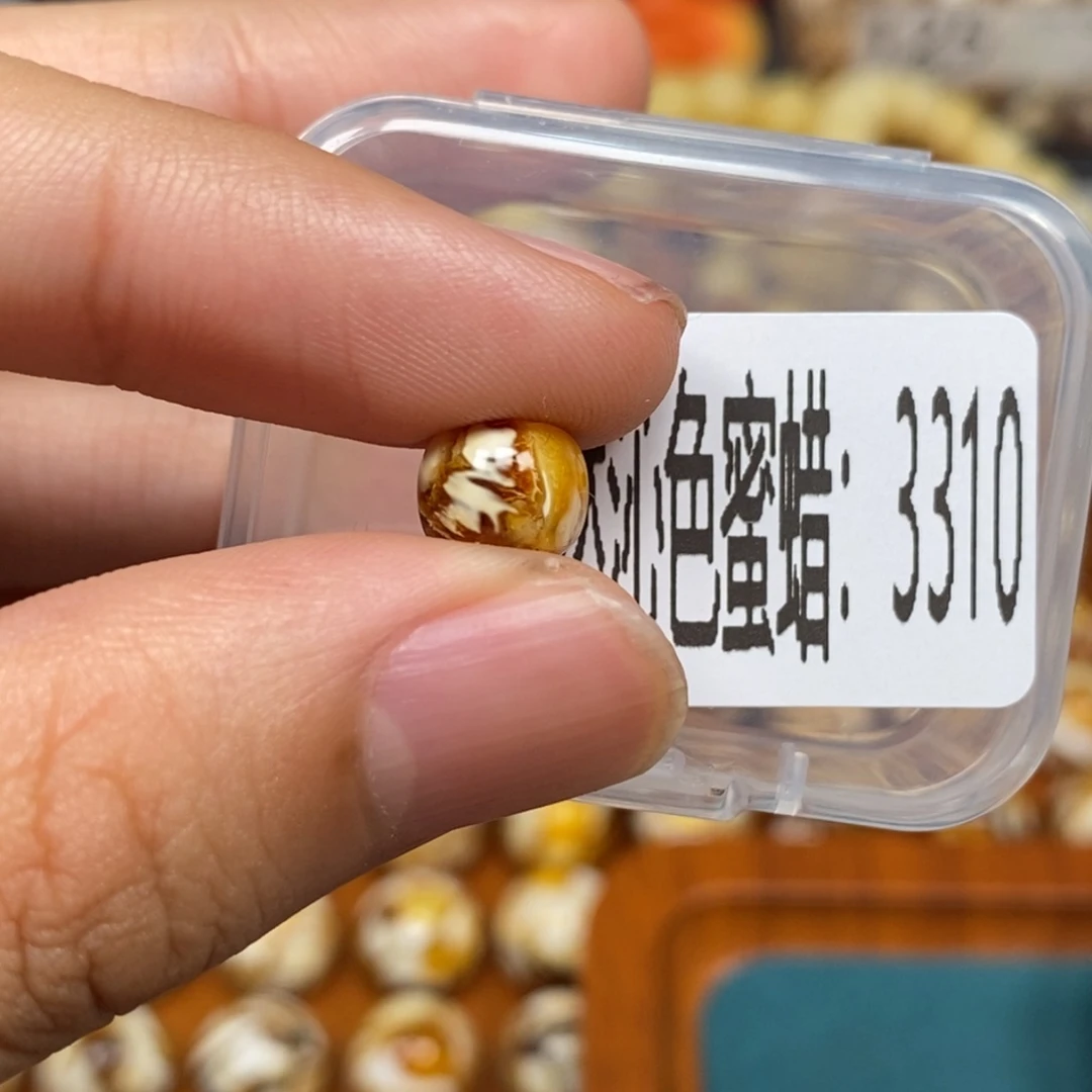 蜜蜡未镶嵌珠宝奇石3310