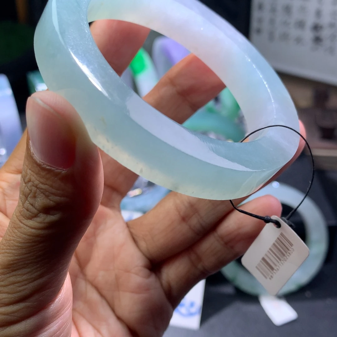 未镶嵌翡翠手镯定制翡翠