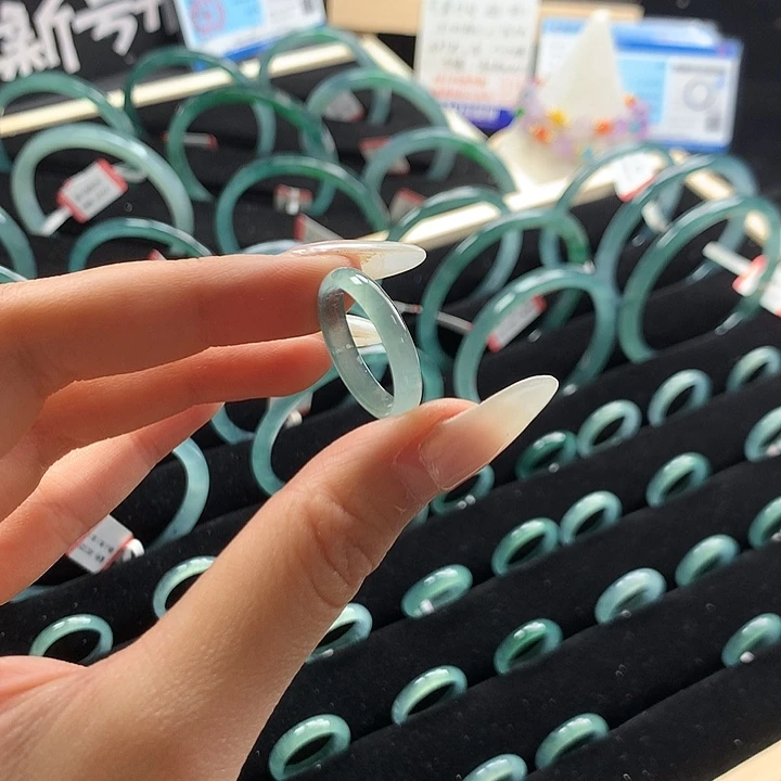 翡翠戒指未镶嵌爆****螂21圈口