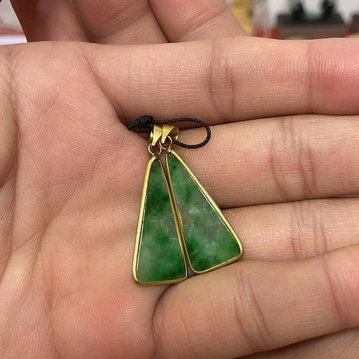 翡翠未镶嵌挂件青花笔锋浓转粉了