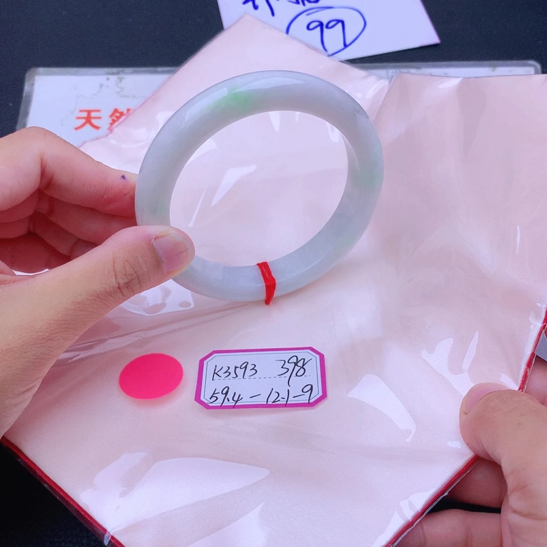 翡翠手镯未镶嵌翡翠