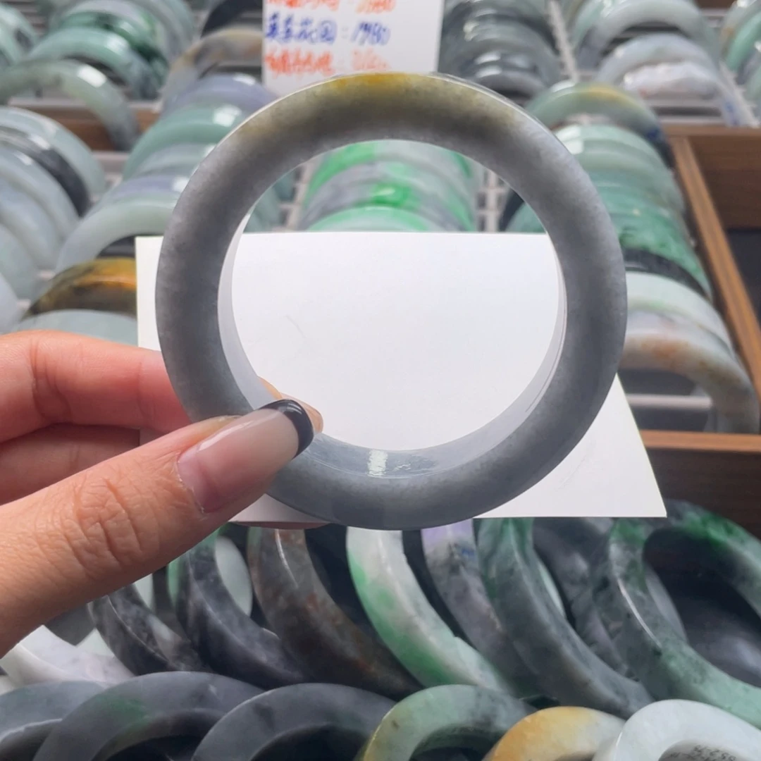 定制翡翠未镶嵌翡翠手镯