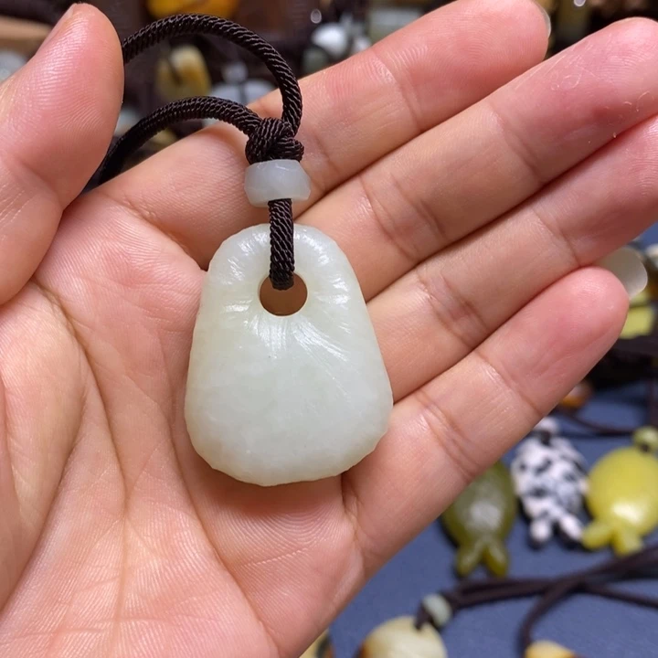 未镶嵌蛇纹石玉颈饰