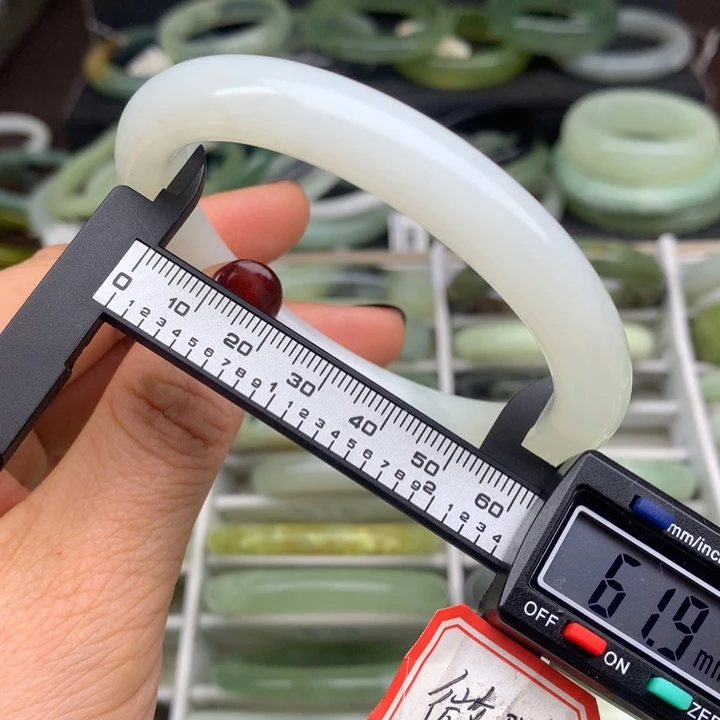 蛇纹石玉未镶嵌手镯587