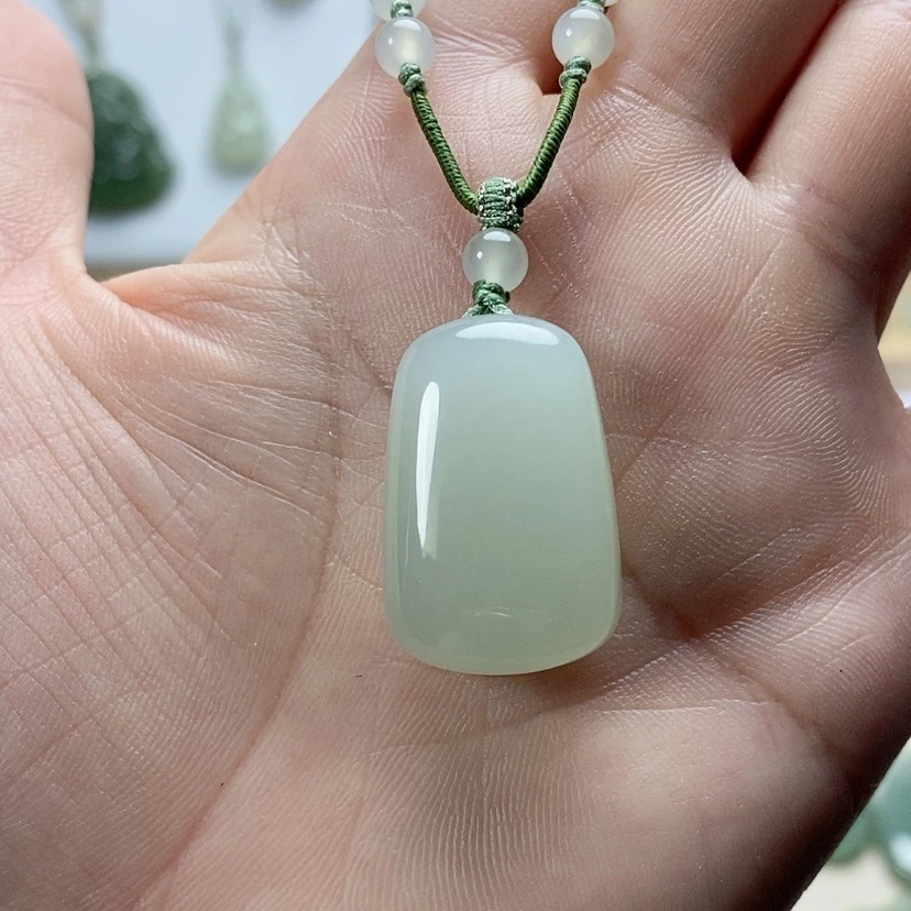 【闪购商品】颈饰未镶嵌和田玉