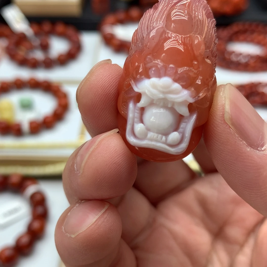 南红玛瑙吊坠未镶嵌