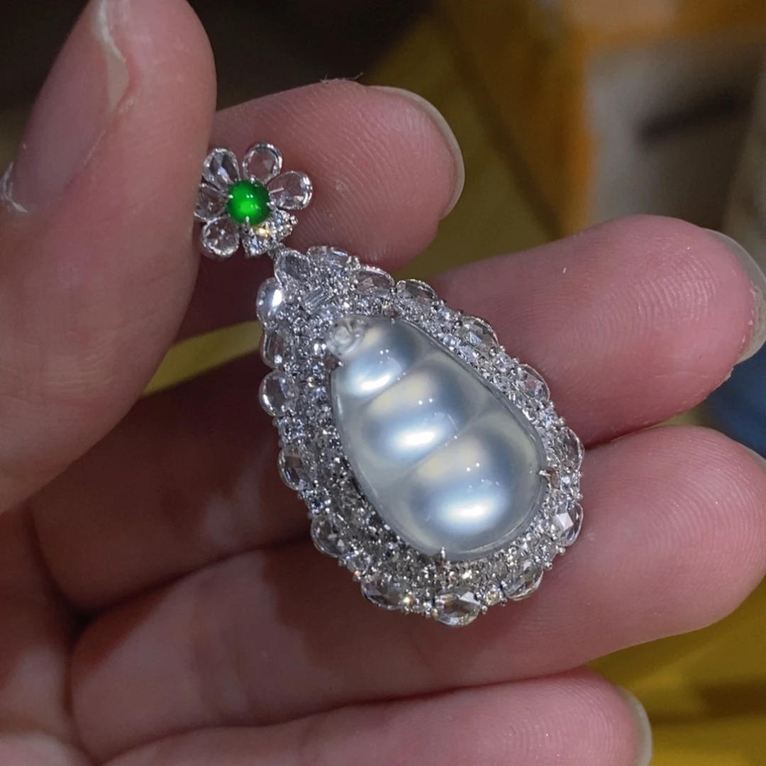 翡翠18K金镶嵌颈饰天然缅甸A货翡翠