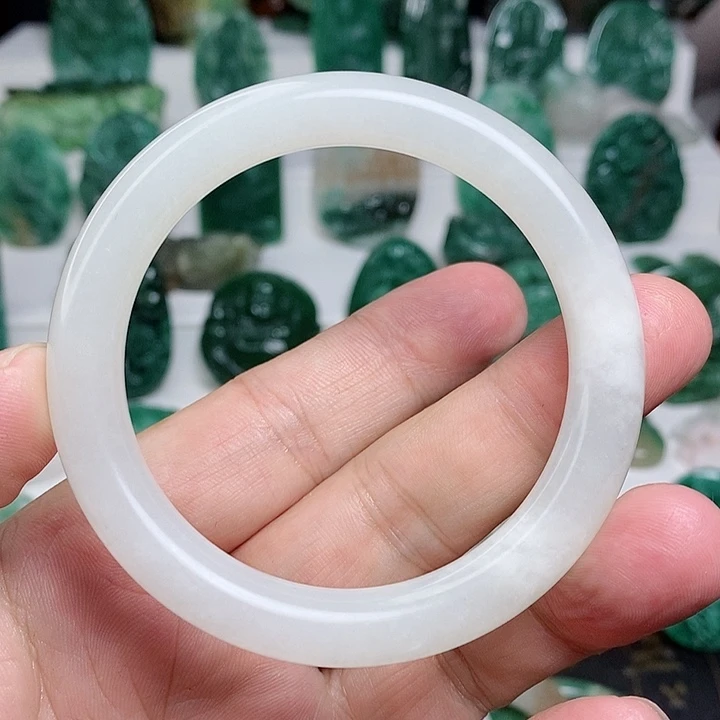 未镶嵌独山玉手镯