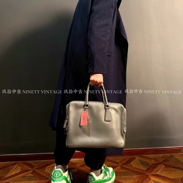 95新 Prada/普拉达 锡器灰 十字纹三角标 男士手提公文包男士包