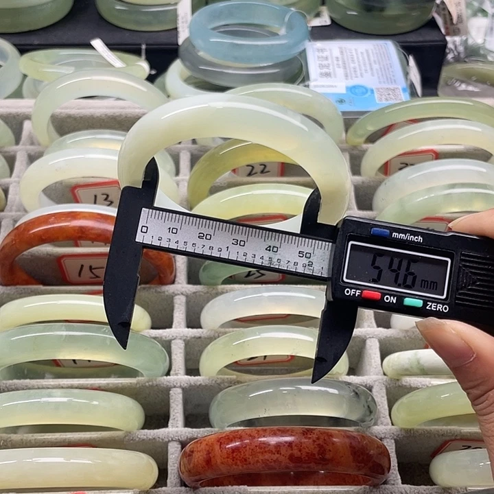 蛇纹石玉未镶嵌手镯10