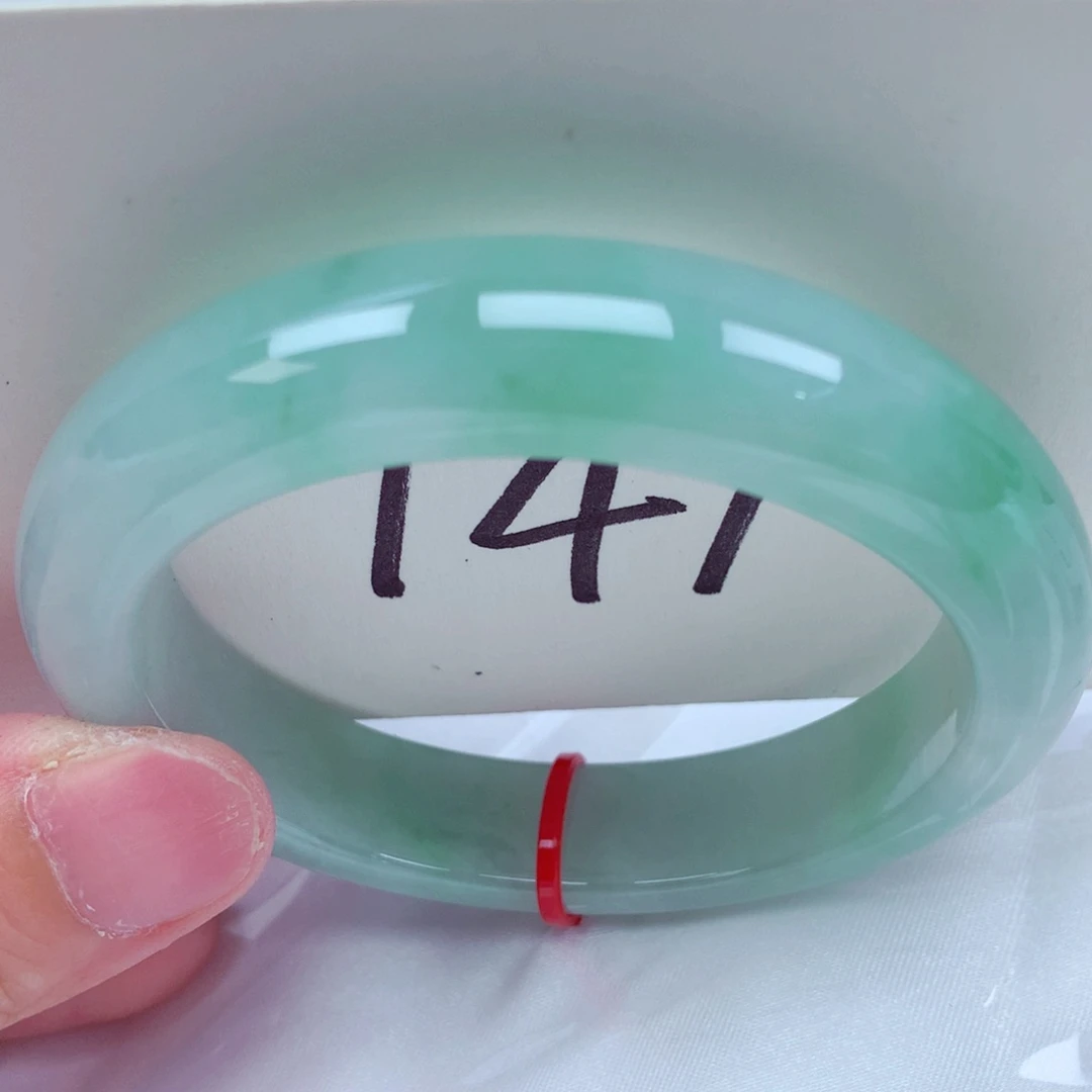 翡翠手镯未镶嵌翡翠