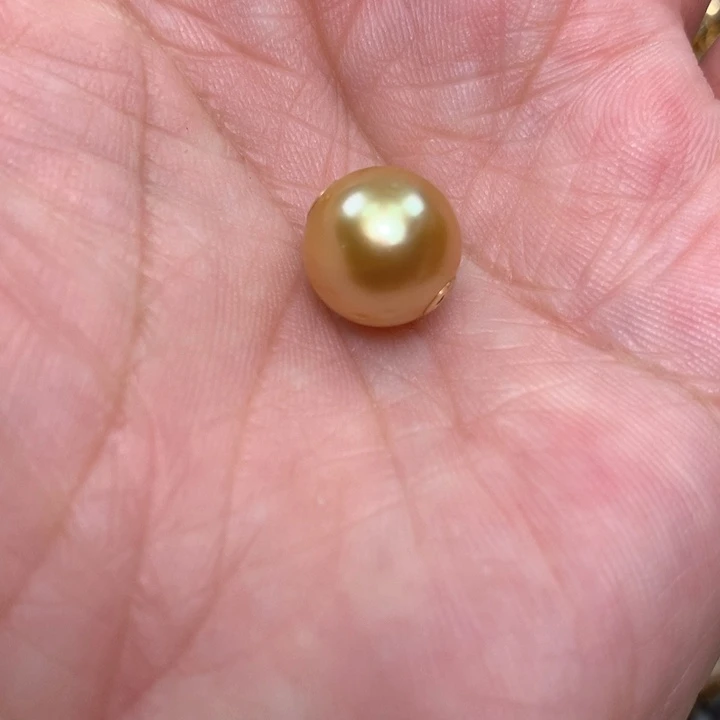 颈饰18K金镶嵌海水珍珠