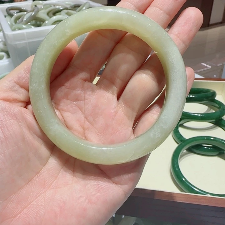 未镶嵌手镯和田玉93