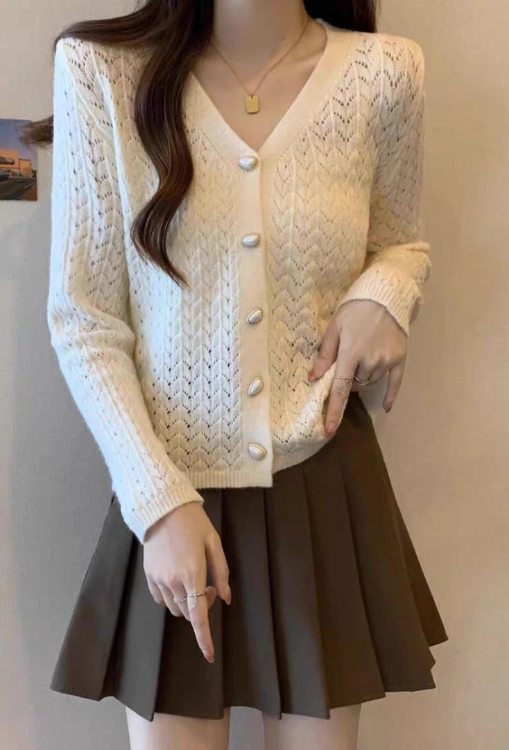 2025新款爆款春款短款上衣时尚洋气时髦V领针织开衫