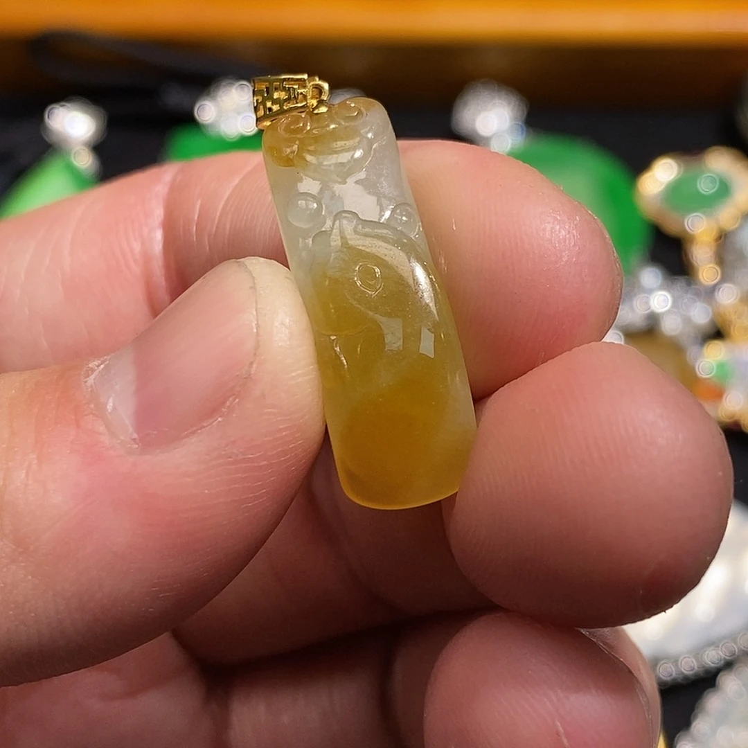 翡翠18K金镶嵌颈饰翡翠