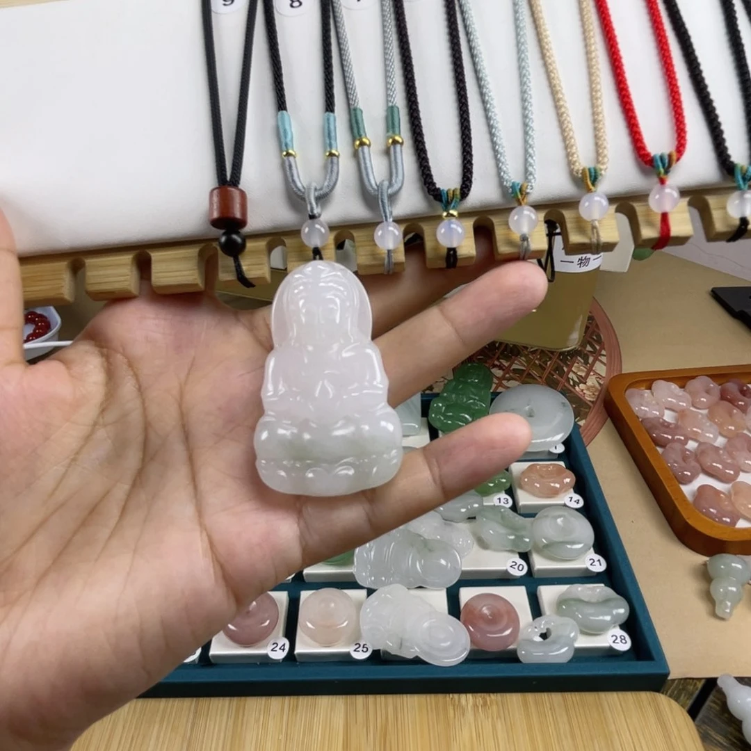 石英质玉（天山翠）未镶嵌颈饰