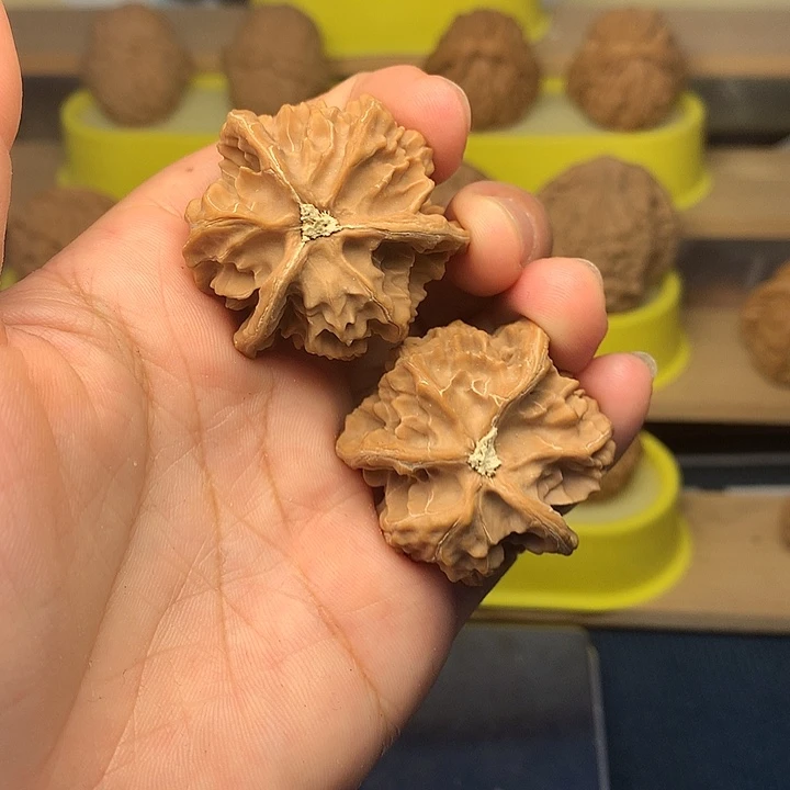 文玩核桃把件三棱