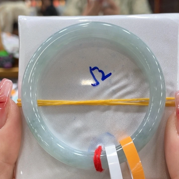 翡翠手镯未镶嵌翡翠手镯