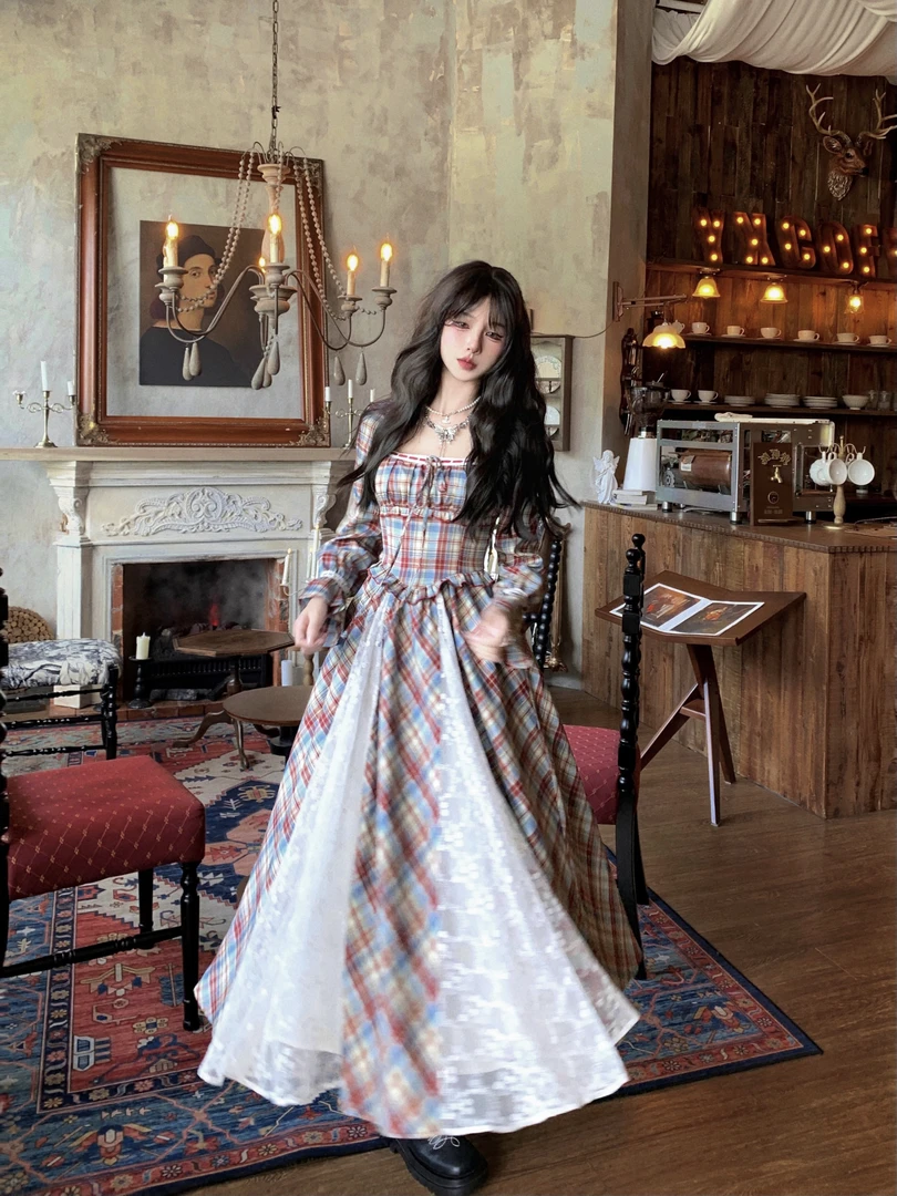 法式复古格纹撞色收腰连衣裙女秋季新款方领蕾丝拼接大摆裙长裙