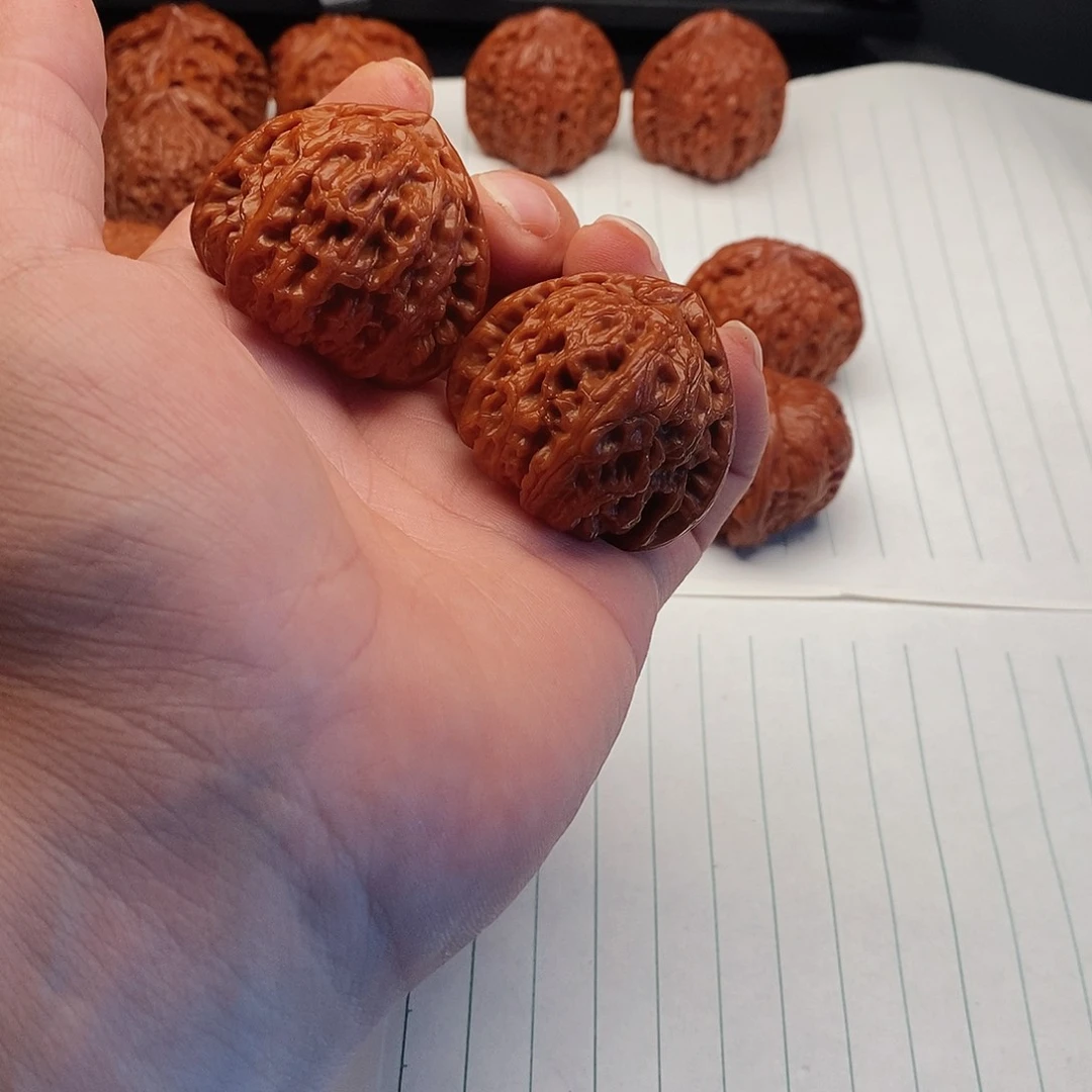 羽***毛桃核把件三角白核桃文玩手把件