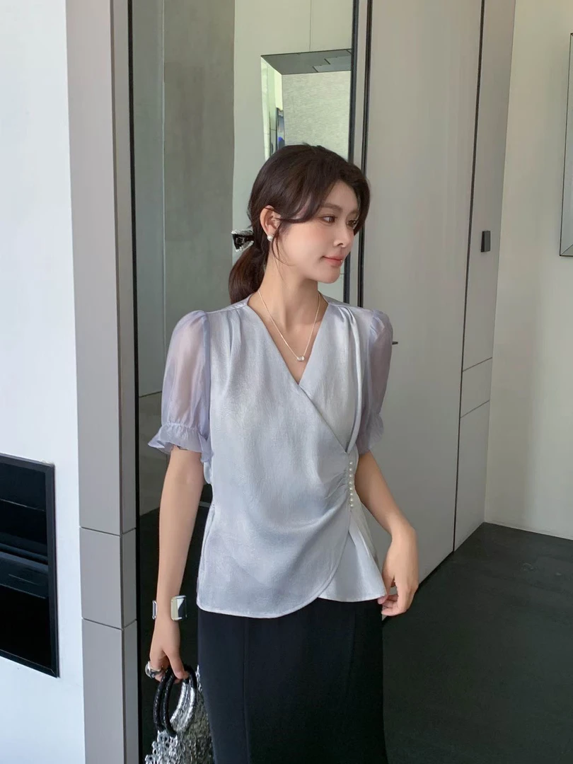 高级感气质收腰钉珠v领短袖衬衫2025夏新款修身显瘦通勤职业上衣