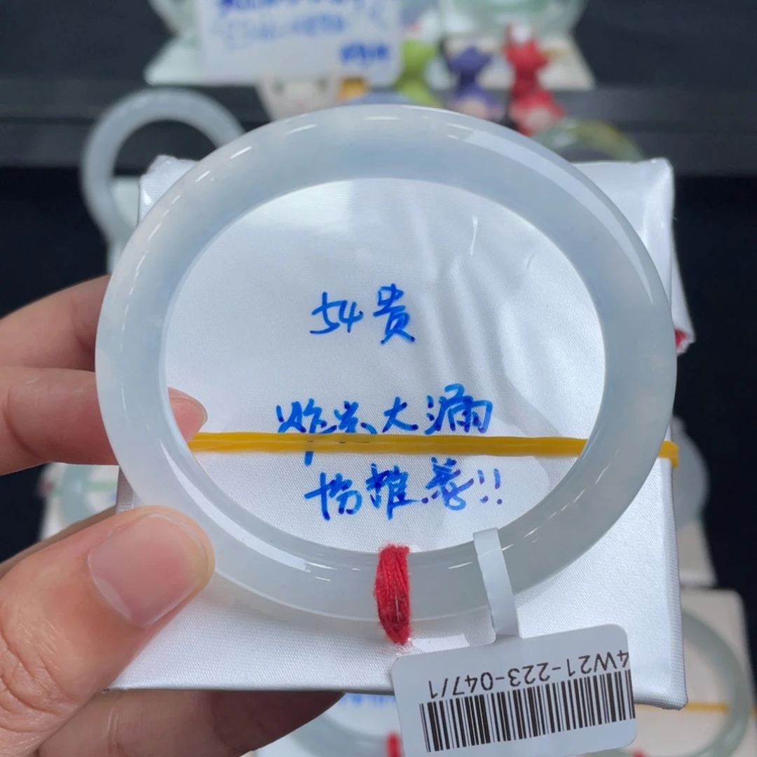 翡翠手镯未镶嵌翡翠手镯