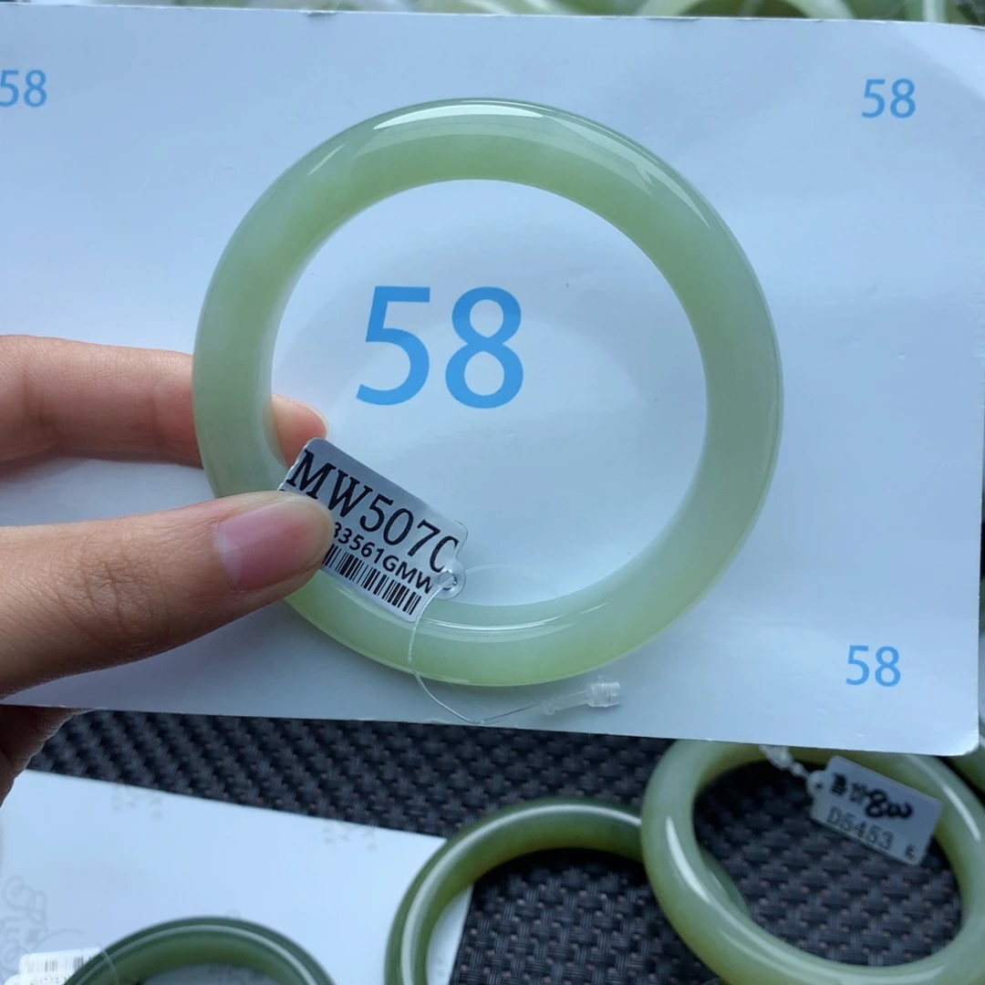 奈***～和田玉手镯未镶嵌