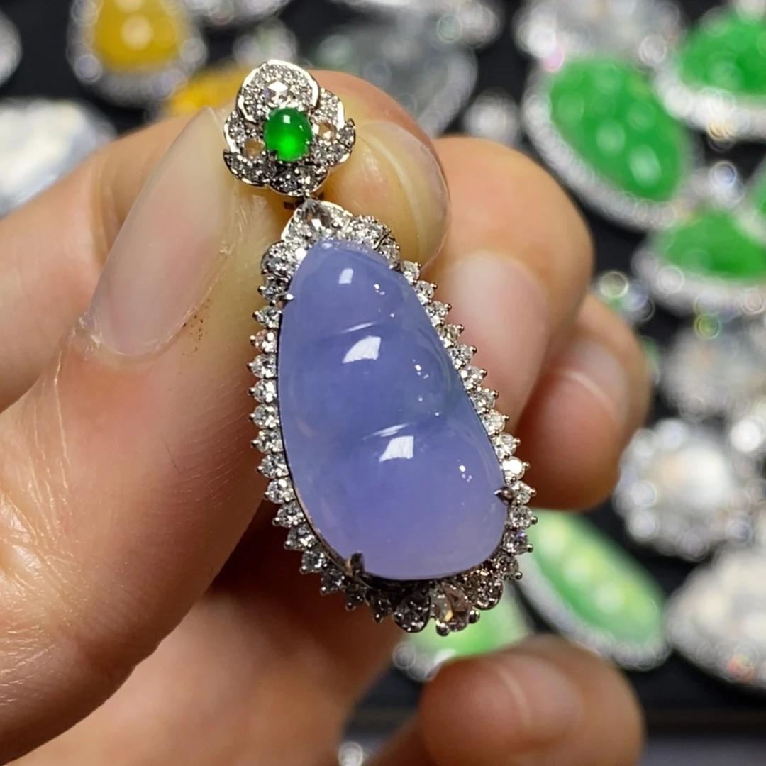 翡翠吊坠(不含链)18K金镶嵌福豆