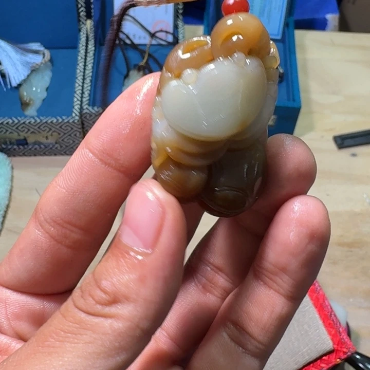 未镶嵌和田玉（糖玉）车挂