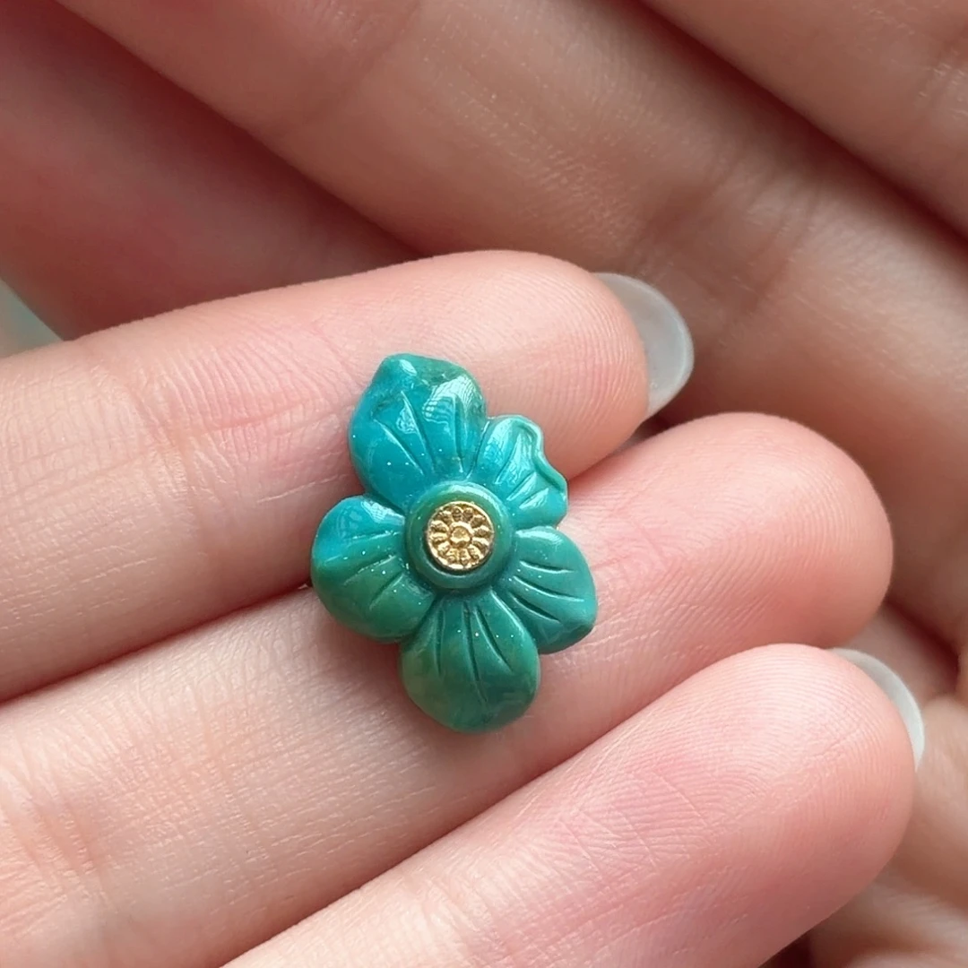 绿松石未镶嵌颈饰