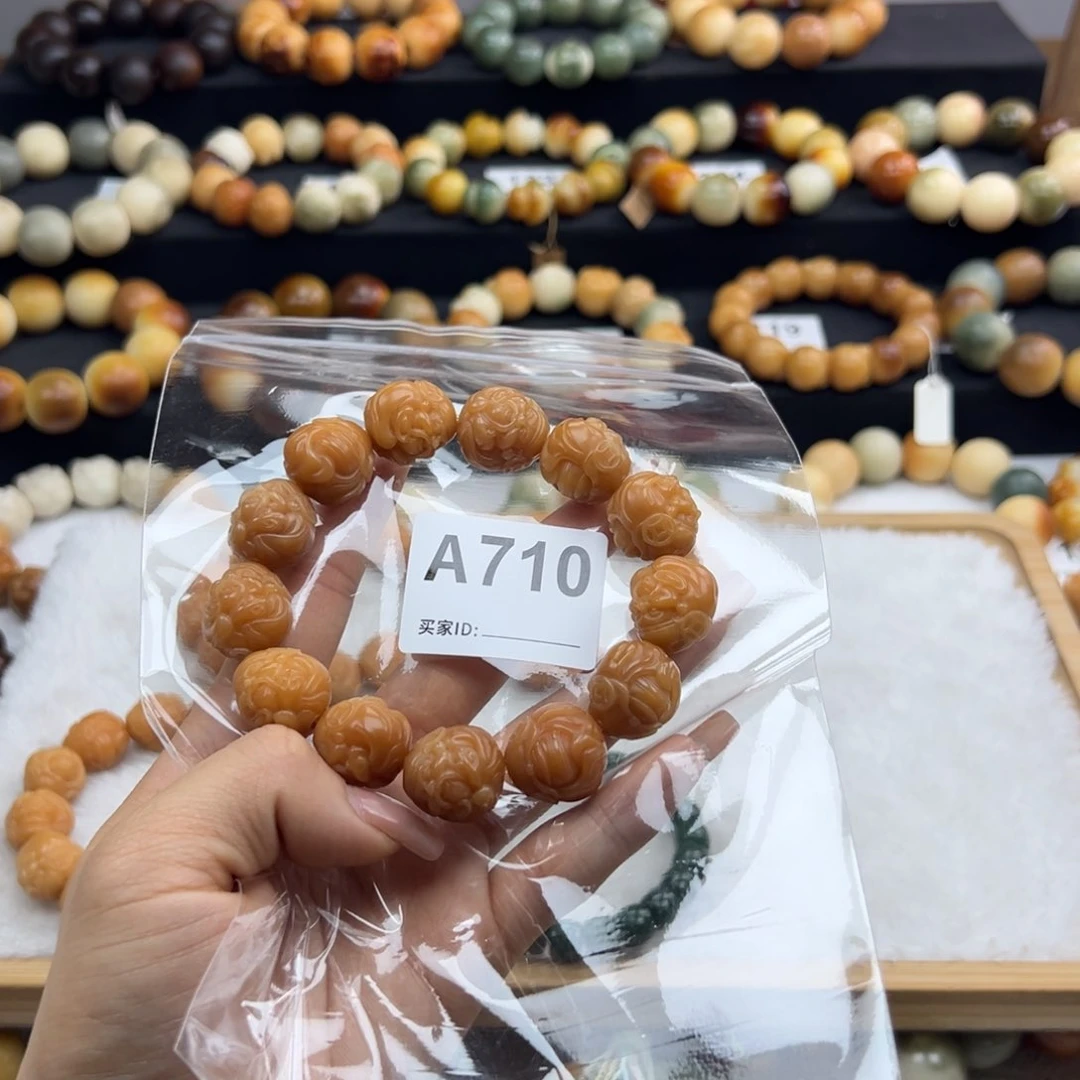 白玉菩提吊坠茜*手持