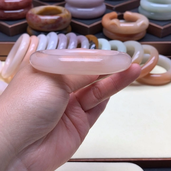 石英质玉（佘太翠）手镯未镶嵌