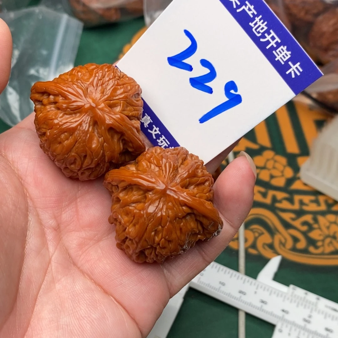 文玩核桃把件磨盘狮子头40