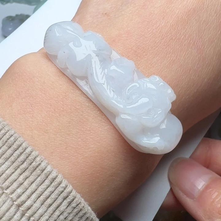 翡翠未镶嵌颈饰貔貅手牌