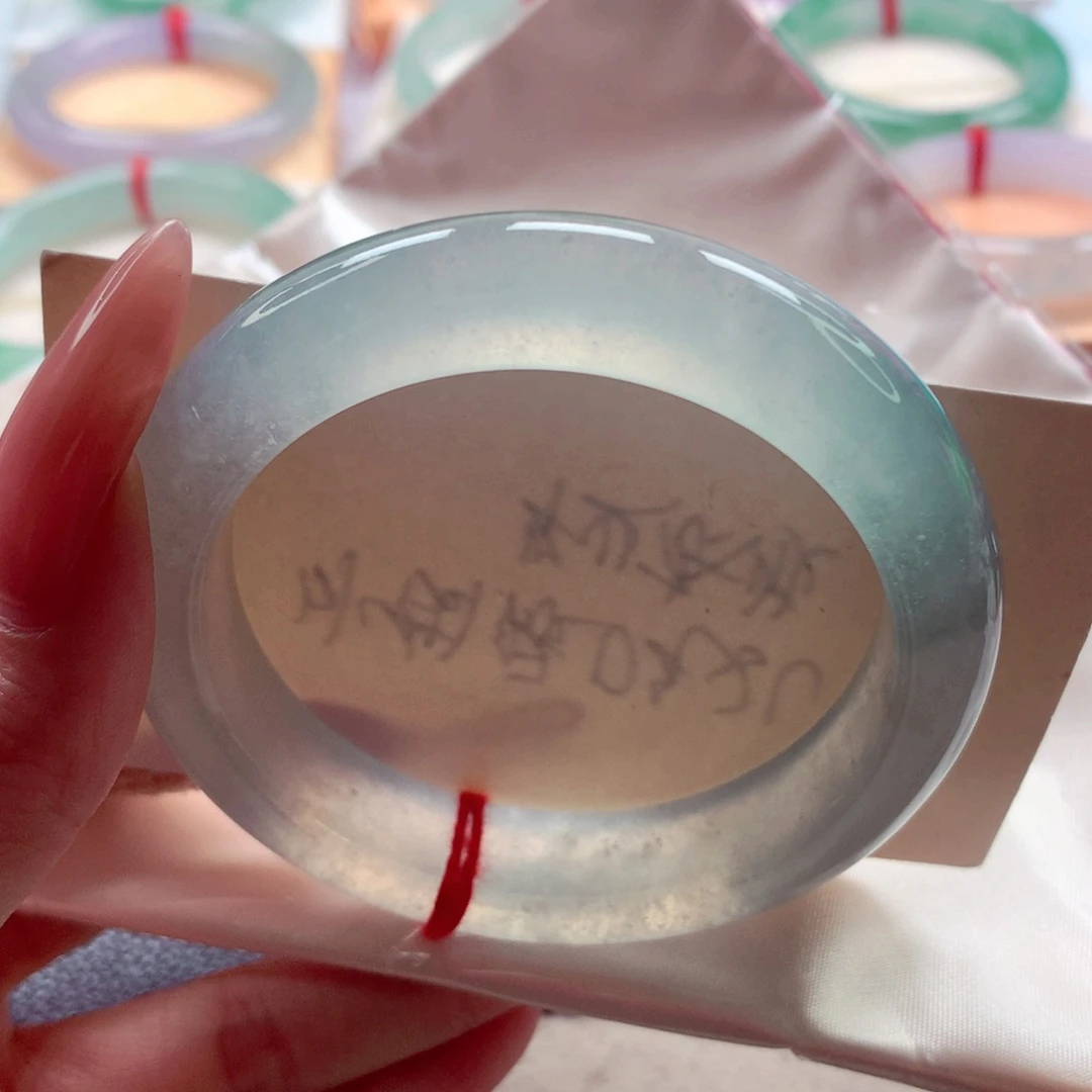 翡翠未镶嵌手镯冰润细腻冰晴底炸光满色