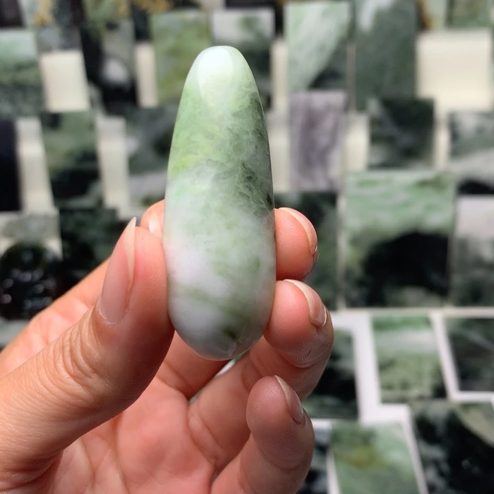 独山玉颈饰未镶嵌