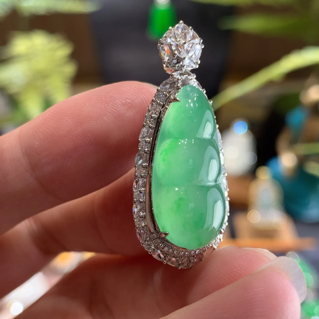 【闪购商品】翡翠颈饰18K金镶嵌福豆