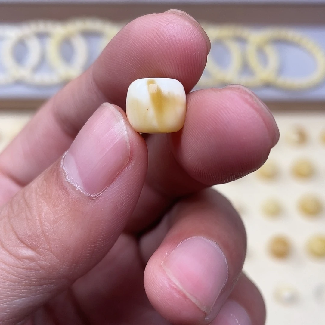 琥珀未镶嵌裸石10.1mm