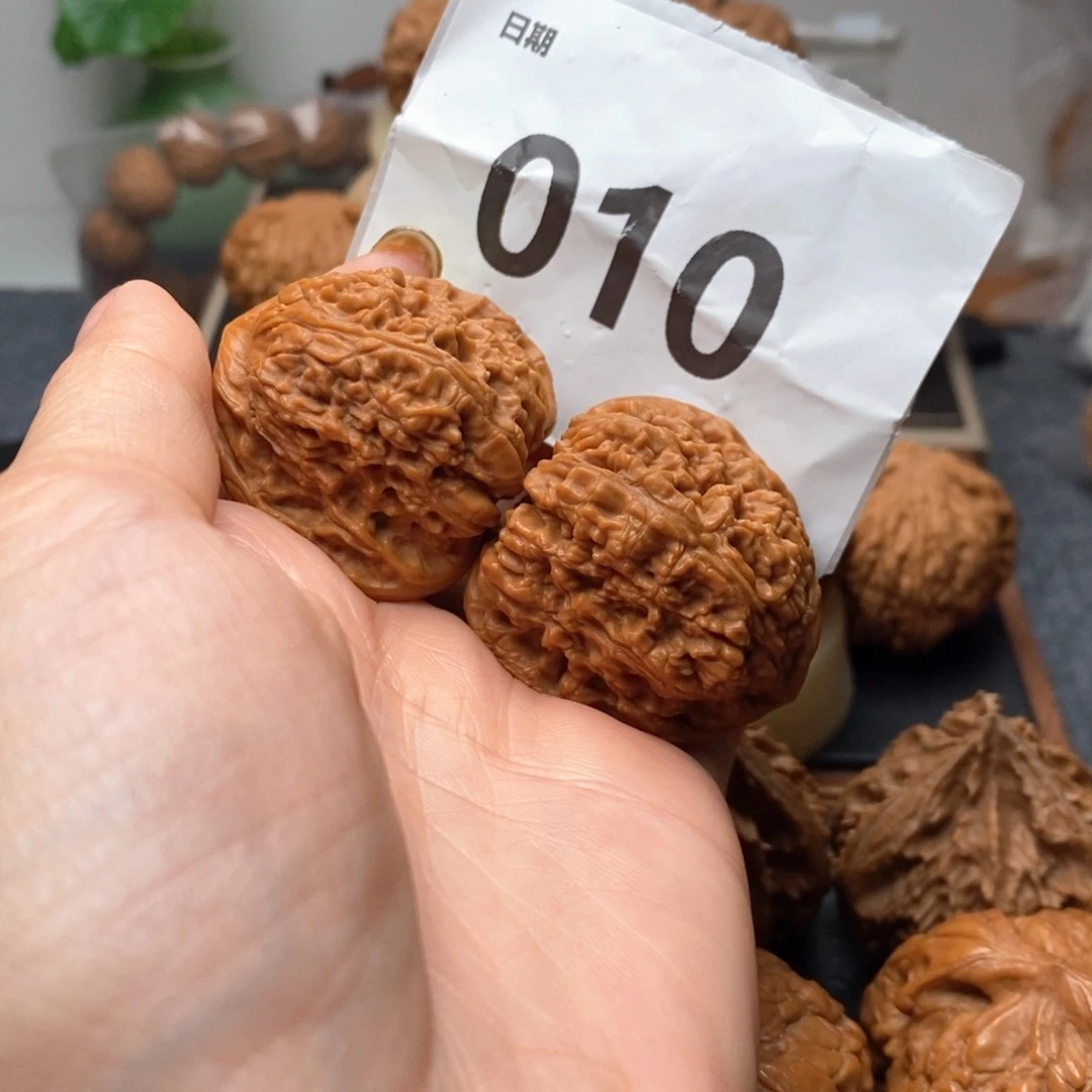 文玩核桃吊坠武***哥38南疆石010