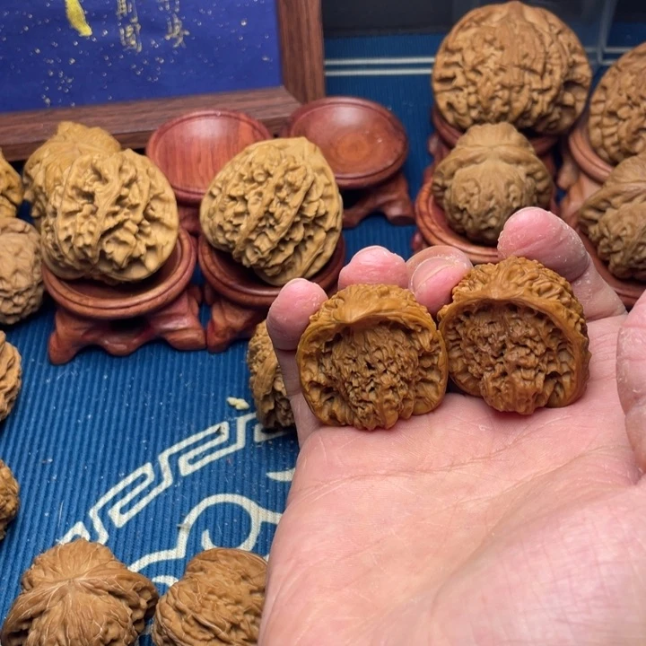 文玩核桃蛇头异性