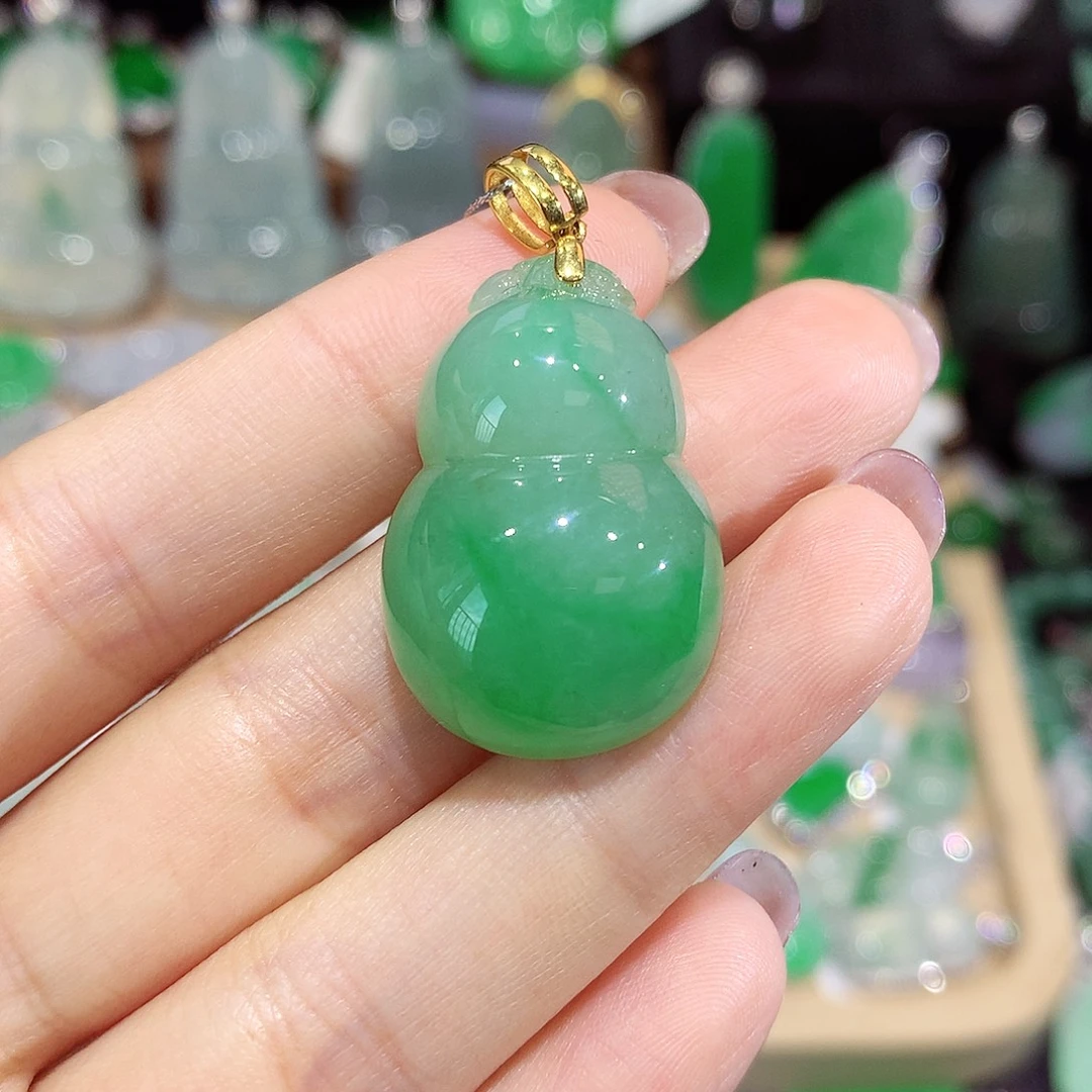颈饰18K金镶嵌翡翠葫芦