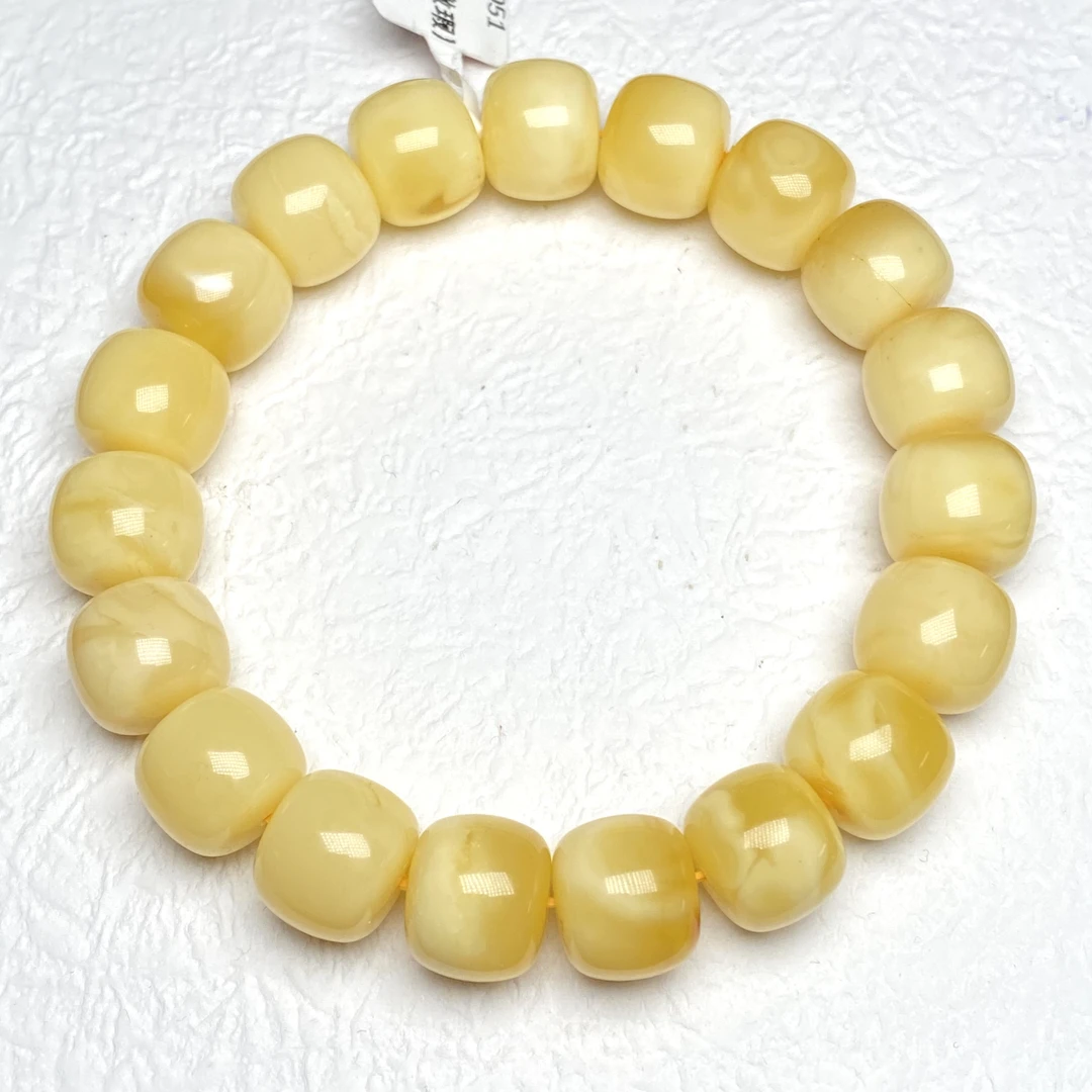 12mm俄料浓白蜡老型手串，有瑕疵，介意勿拍，重22.7克