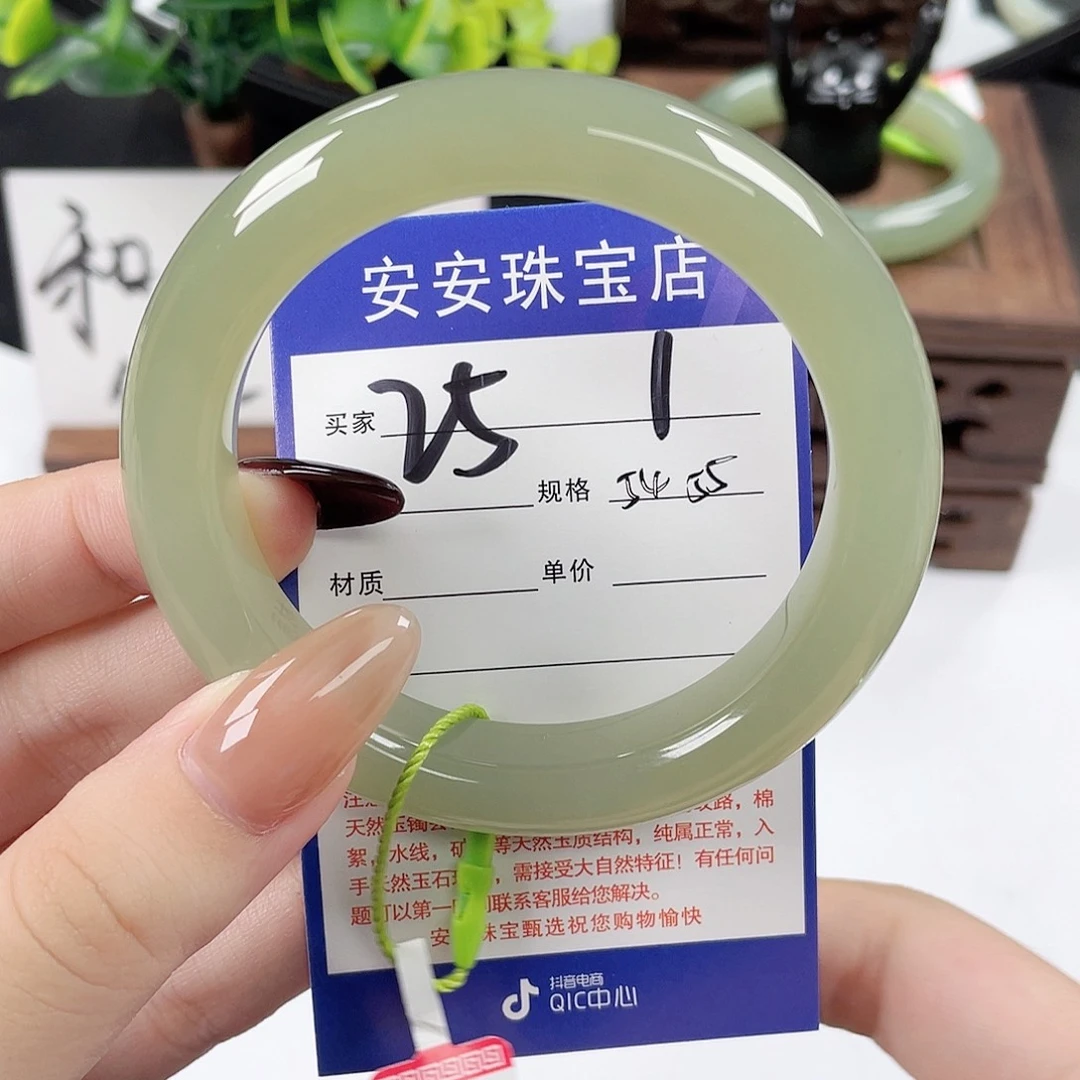 和田玉未镶嵌手镯