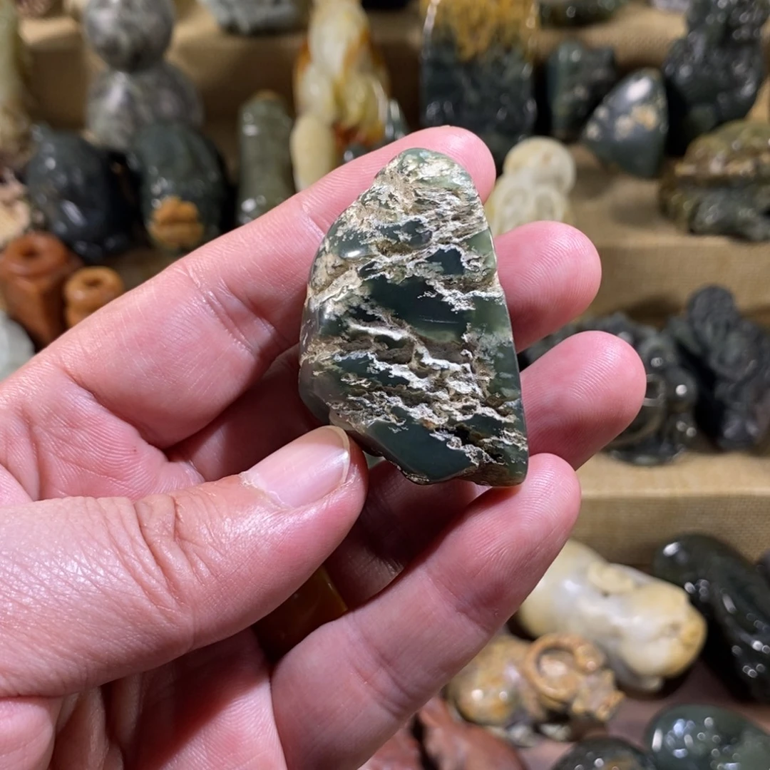 未镶嵌透闪石质玉挂件