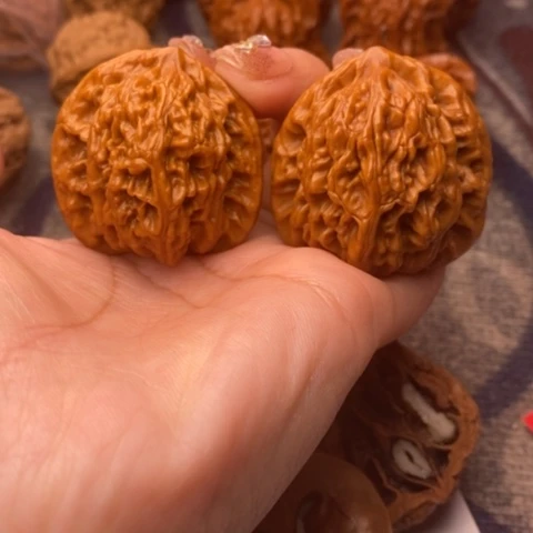 把件文玩核桃霞云岭