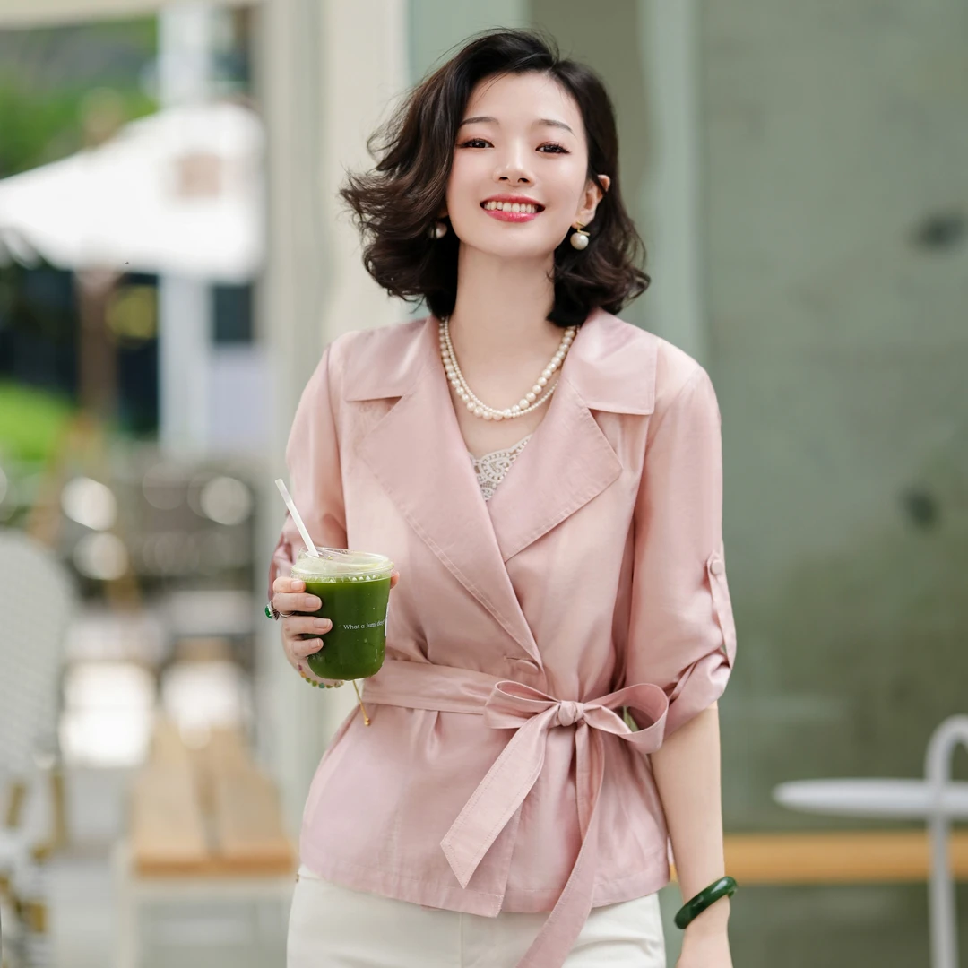 西子/【听风】兰精天丝轻薄翻领腰带短款柔雾粉风衣外套/FYZY305