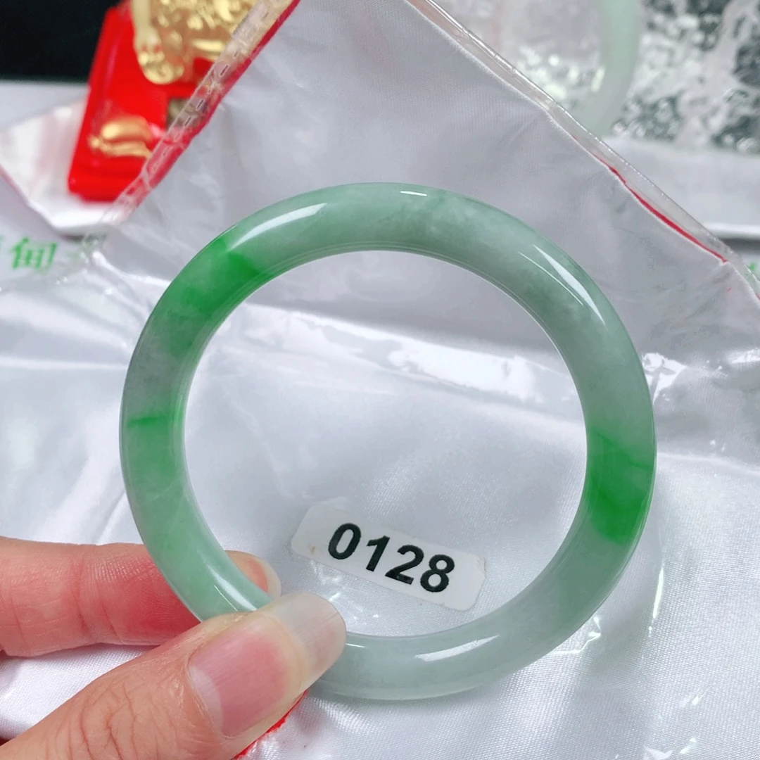 翡翠手镯未镶嵌   编号0128  圆条53+