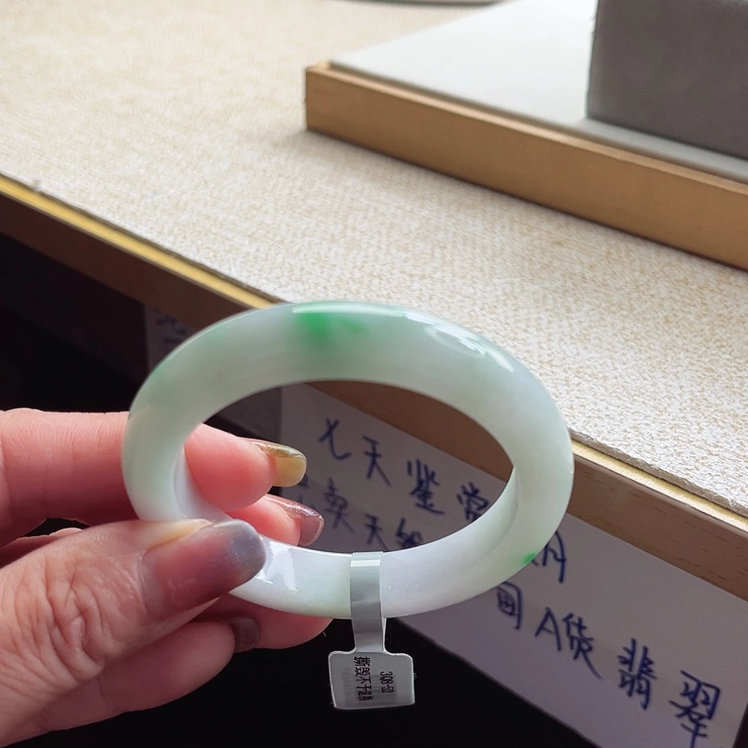 翡翠手镯未镶嵌手镯