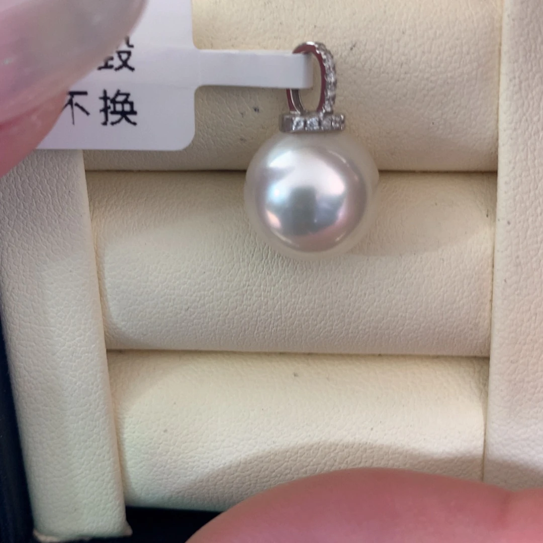 颈饰18K金镶嵌海水珍珠