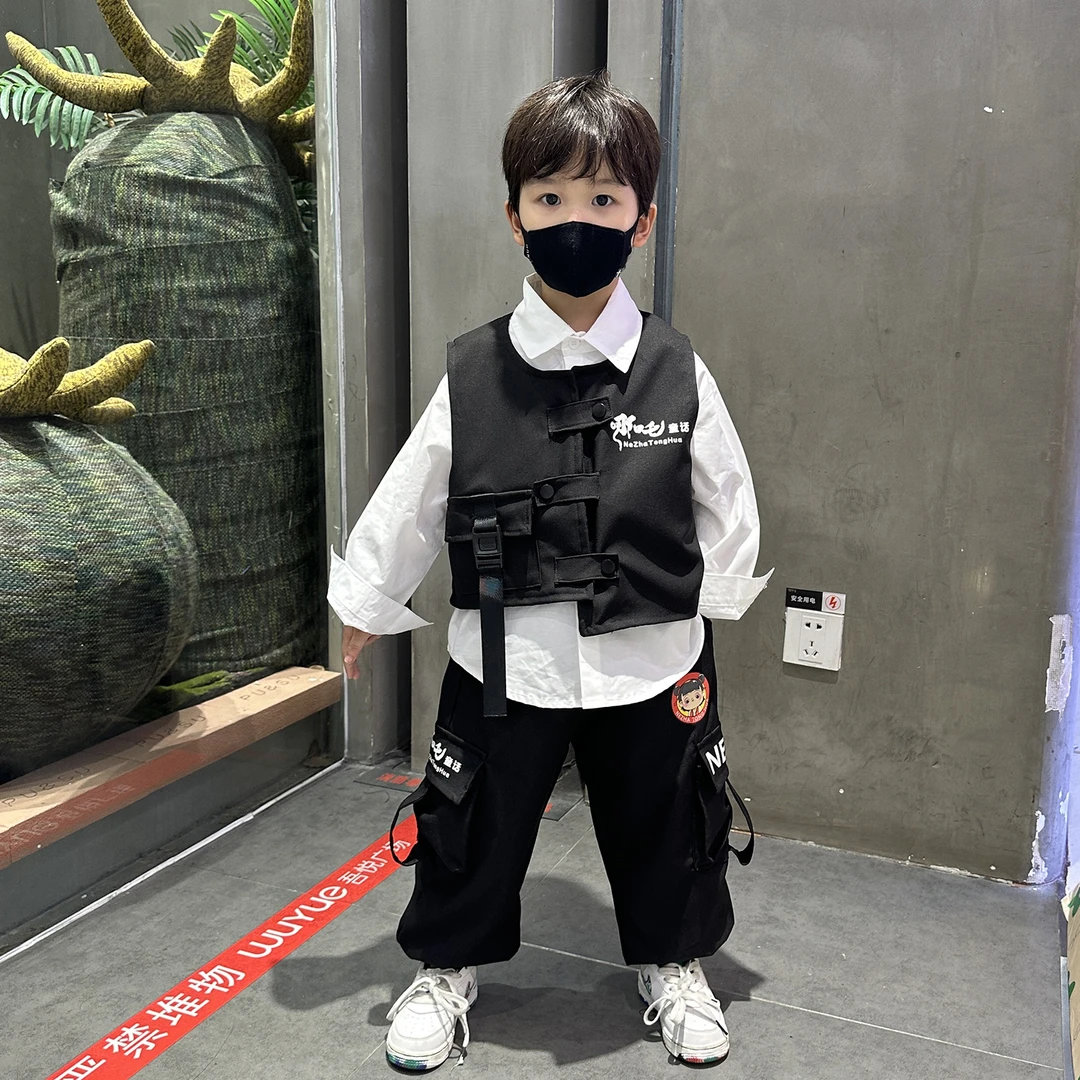 哪吒儿童衣服2025新款秋季痞帅男童套装时髦男孩春秋装马甲三件套